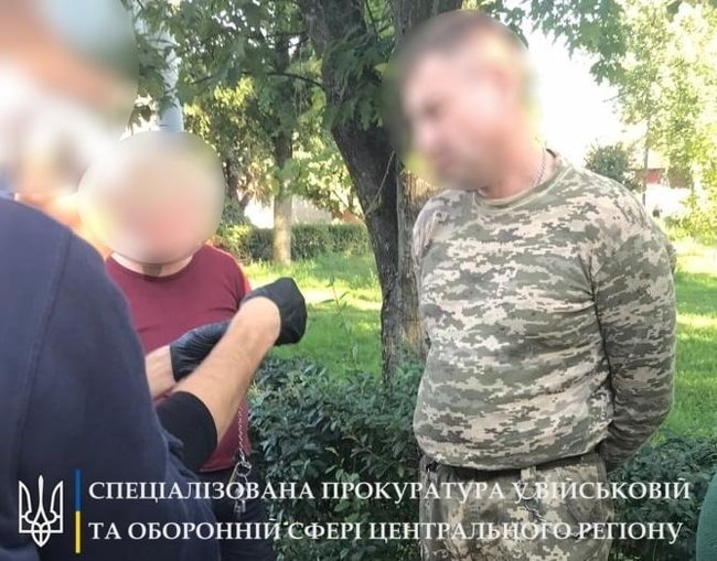 Задержан военнослужащий, торговавший с сообщником наркотиками в Чернигове, - прокуратура 01