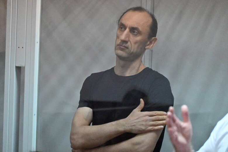 Невловимий свідок, невідомі повноваження і нерухомі літаки на аеродромі Канатове: як відбувається розгляд справи ексрозвідника Романа Червінського 02