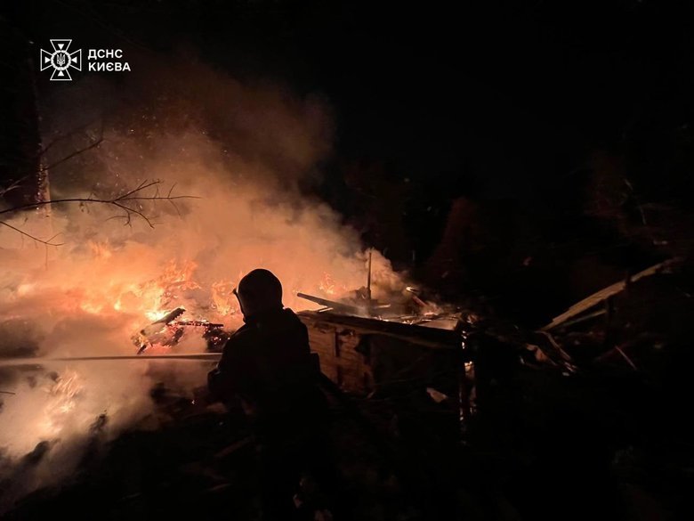 Нічна атака на Київ: 3 загиблих, 18 поранених, серед них рятувальники