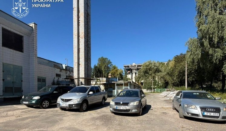 Продавали гуманітарні авто через TikTok: чотири вилучені машини передали ЗСУ