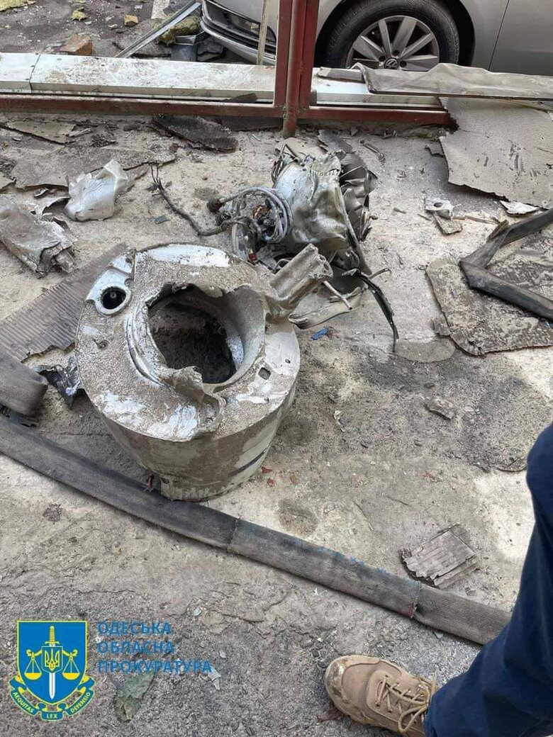 Удар по Одессе: под завалами обнаружили погибшего охранника 07