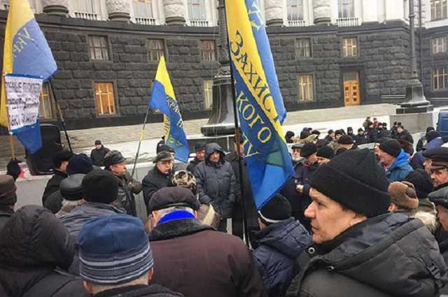 Несиловий протест і нові виплати для людей у погонах 02