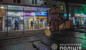 Розшукується злочинець, який скоїв розбійний напад на співробітницю кредитної організації в Миколаєві, - Нацполіція