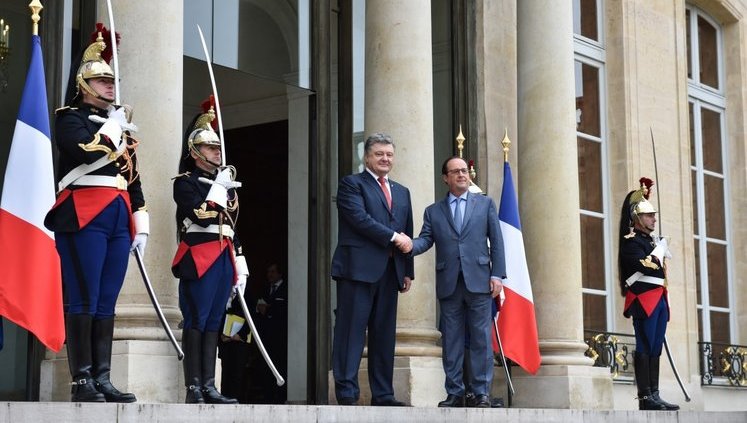 Poroshenko meets Hollande in Paris. PHOTO