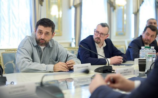 Не час для "внутрішніх конфліктів" та "політичних шоу", - Арахамія після зустрічі "слуг народу" із Зеленським