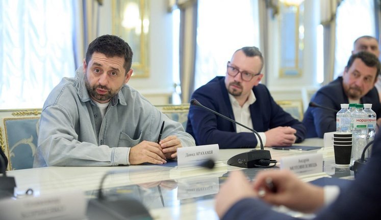 Не час для "внутрішніх конфліктів" та "політичних шоу", - Арахамія після зустрічі "слуг народу" із Зеленським