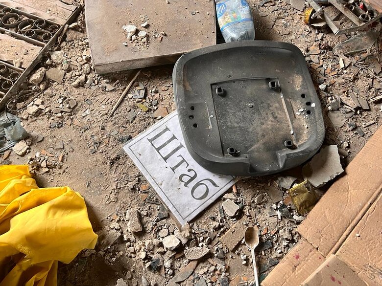 Склад з награбованою українською символікою виявили на визволеній Херсонщині 04 Склад з награбованою українською символікою виявили на визволеній Херсонщині 04