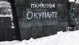 У Львові розмалювали і пошкодили Монумент Слави, - Нацполіція. ФОТОрепортаж