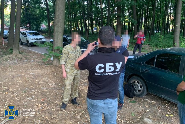 Чиновник Чопского погранотряда планировал организовать транзитный канал по перемещению нелегалов в ЕС, - СБУ 02