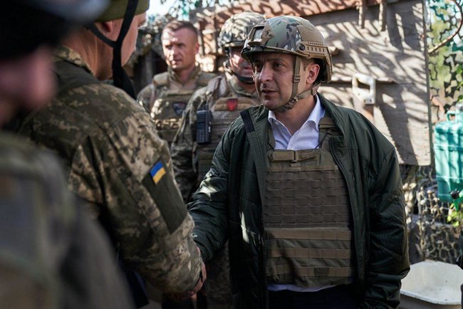 Зеленский побывал на передовой 09