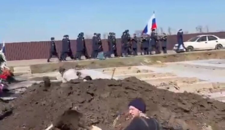 Russian army unit is marching past cemetery where graves are being dug for occupiers killed in Ukraine to tune of "Farewell Slavs". VIDEO