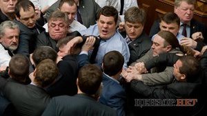 Драка в ВР: "Свобода" бьет ПР и коммунистов. Эксклюзивное ВИДЕО