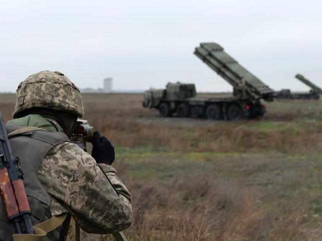 Ракетні підрозділи на Херсонщині навчалися знищувати противника за допомогою Смерчів, - командування ОС 02