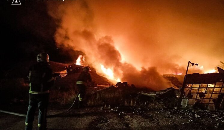 Enemy drones attacked Mykolaiv: fires broke out (updated). PHOTOS
