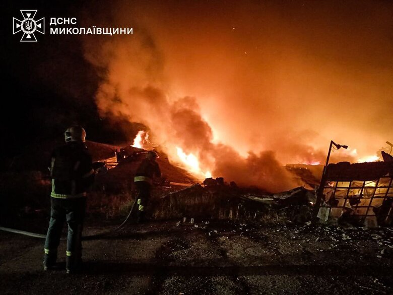 Російські окупанти сьогодні вночі вкотре атакували Миколаїв БпЛА