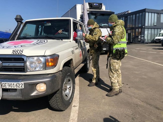 Красный Крест через КПВВ Счастье направил на оккупированную Луганщину гуманитарную помощь, - Госпогранслужба 01