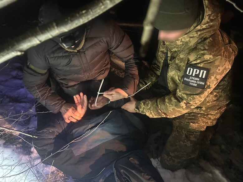На Рівненщині викрили канал переправлення ухилянтів до ЄС