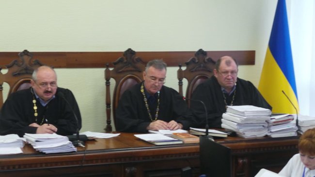 Суд розглядає апеляцію на арешт обвинуваченого у закупівлі неякісних бронежилетів Марченка: під будівлею суду відбувається акція на підтримку генерала 13