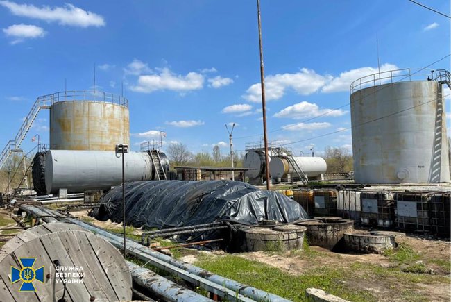 Работу нелегального нефтезавода блокировали на Днепропетровщине: Ежедневно производилось несколько десятков тонн топлива 01