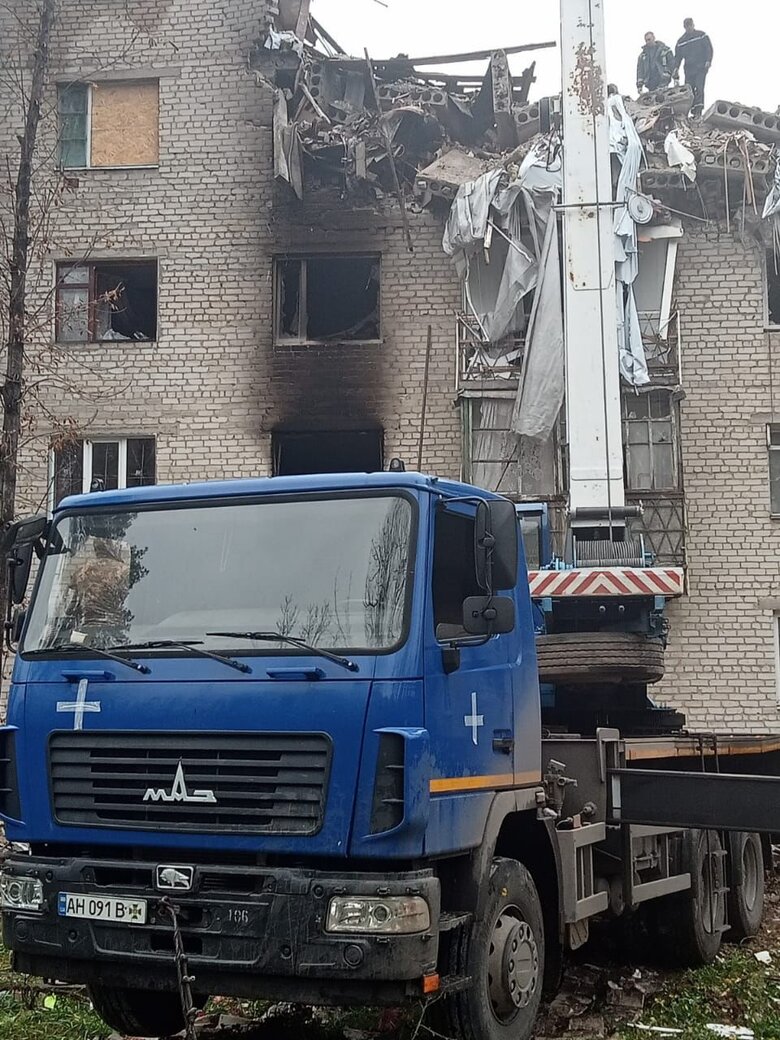 Body of dead woman was found under rubble of house destroyed in September in Sviatohirsk 01