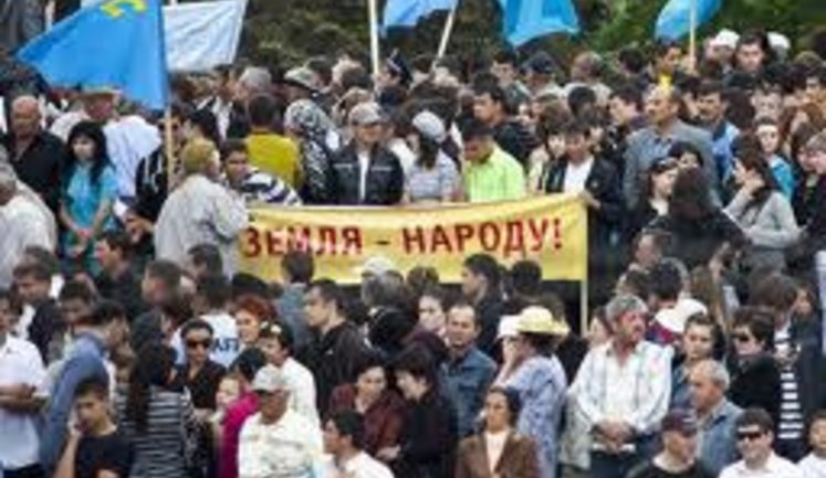 От Януковича требуют вмешаться в конфликт крымских татар с Могилевым