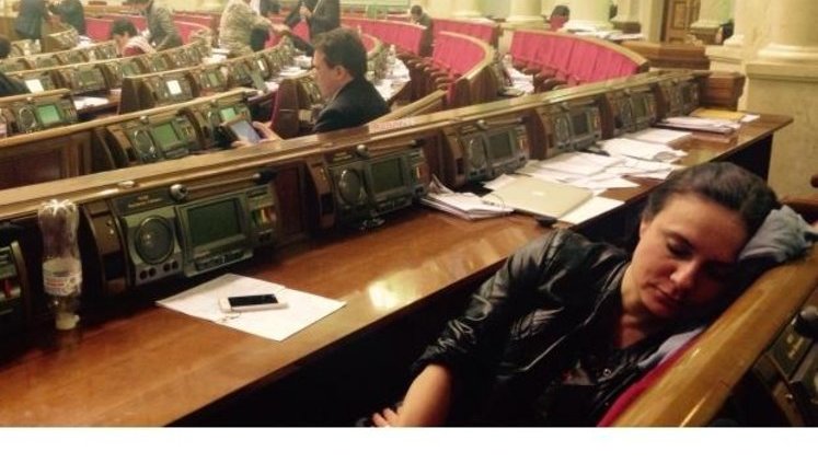 MPs fell asleep in the Parliament on Sunday. PHOTOS