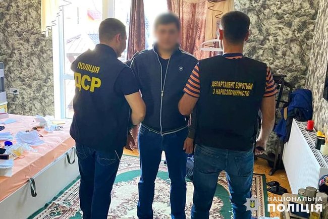 Спецоперация Нацполиции на Львовщине: задержаны 16 участников наркогруппировки, изъяты наркотики на 110 млн грн 02