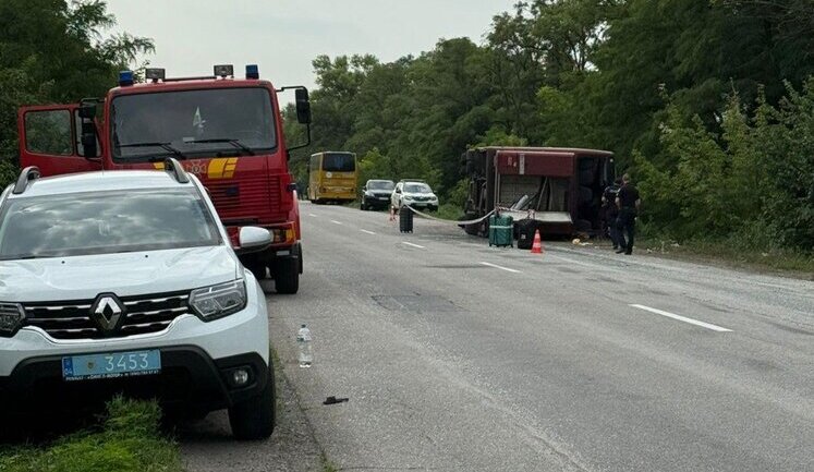 ДТП с участием пассажирского автобуса в Днепропетровской области: 1 человек погиб, 17 - травмированы. ФОТО