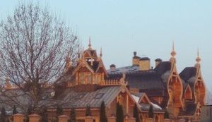 У глави "Опоблоку" Бойка виявили "резной терем" площею 1200 кв. метрів на березі Дніпра під Києвом. ФОТОрепортаж