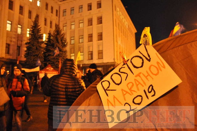 Активісти проводять мітинг під Офісом президента 11