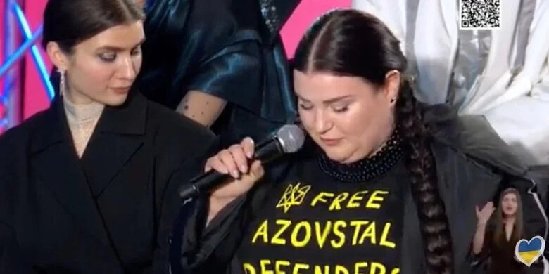 Співачка alyona alyona у футболці Free Azovstal Defenders на Євробаченні-2024