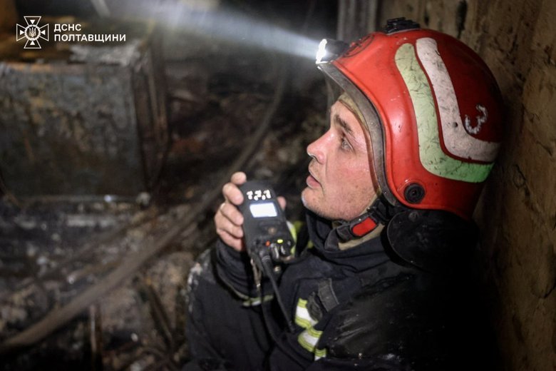 У Полтаві ліквідували пожежу в адмінбудівлі після нічного удару РФ
