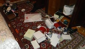 Неизвестные ограбили квартиру экс-министра обороны Кузьмука: вынесли мелкие вещи и верхнюю одежду. ФОТОрепортаж (обновлено)