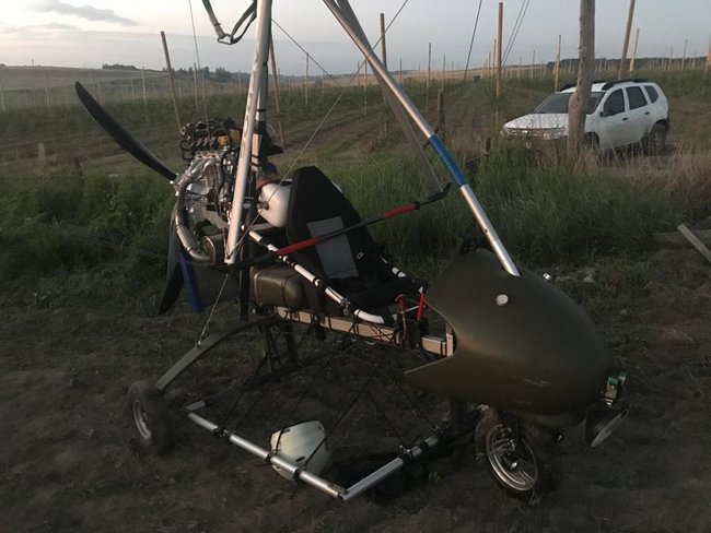 На Буковине задержаны контрабандисты, мотодельтапланом переправлявшие в Румынию сигареты, - Госпогранслужба 02