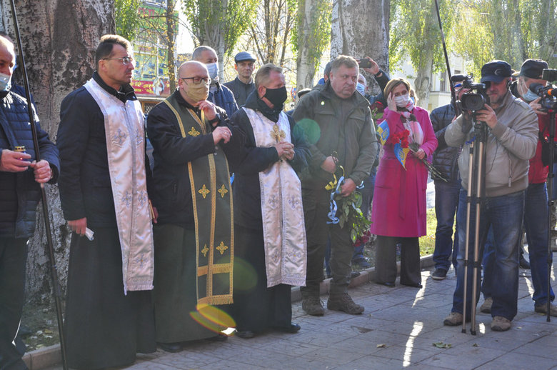 Меморіальну дошку Юрію Дяковському відкрили на будівлі СБУ в Словянську 02