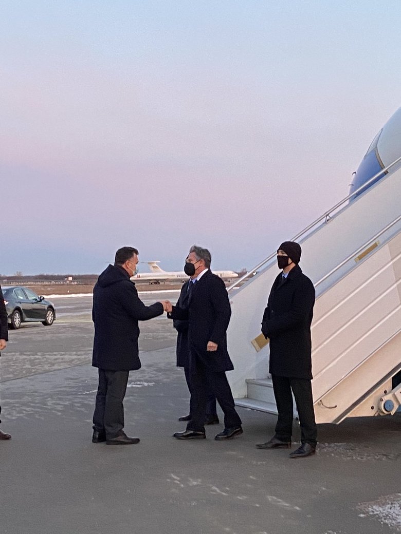 Блінкен прибув до України 01