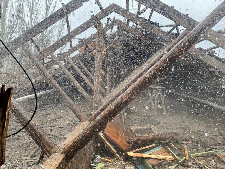 Shelling of Kurakhove: Russians hit private house and infectious department of city hospital 03