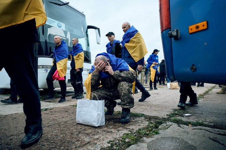 Ukraine brings home 270 defenders in prisoner exchange with Russia