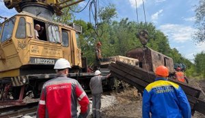 "Zaporizhzhiaoblenergo" and "Zaporizhstal" pooled their equipment and resources to deal with aftermath of attack. PHOTOS