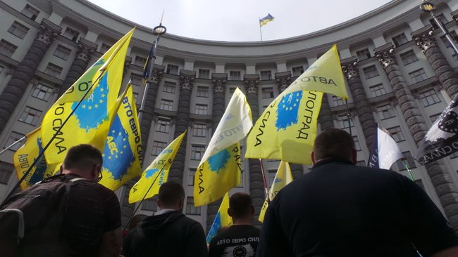 Car owners with EU license plates picket Verkhovna Rada 05