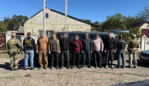 На Одещині прикордонники затримали 6 чоловіків призовного віку: вони їхали до Молдови. ФОТО