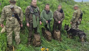 Кусачки, берцы и маскировка не помогли: в Одесской области пограничники с собакой поймали 3 нарушителей. ФОТО