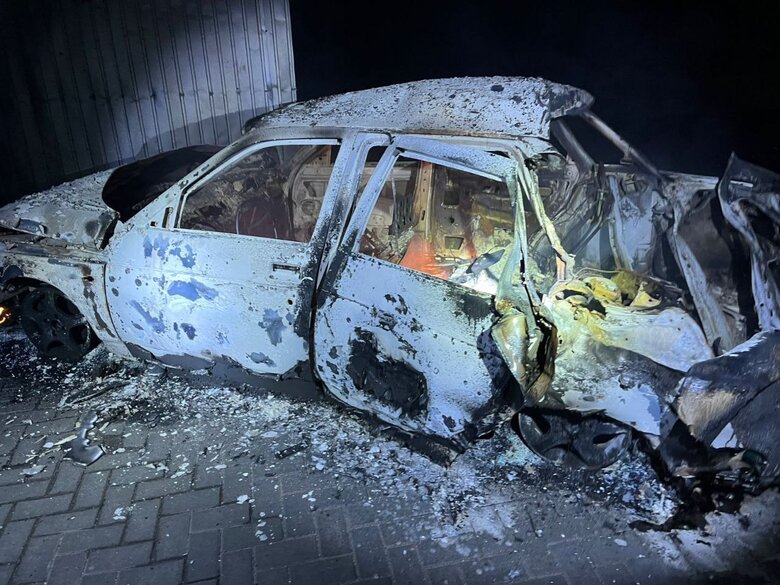 У Нікополі окупанти вдарили дроном по автівці