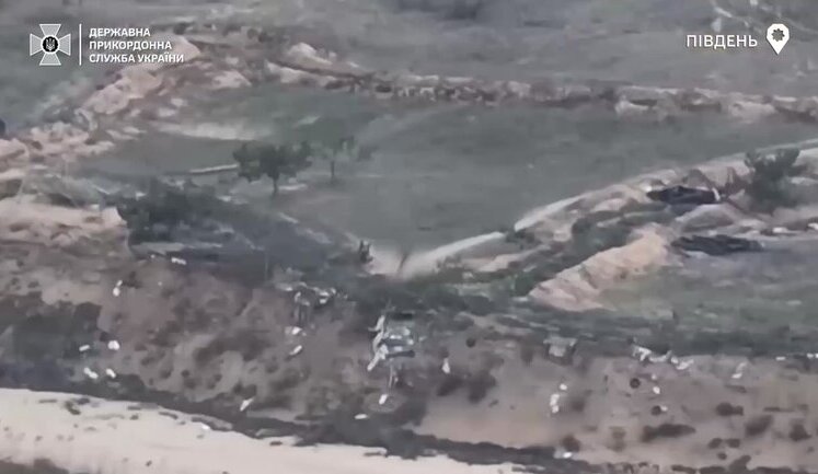 Russian soldier attempted to shoot down Ukrainian FPV drone but ended up becoming target himself. VIDEO