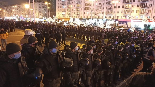 Зе, відповідай за базар!, - ФОПи протестують біля Палацу Україна перед концертом 95 кварталу 07