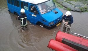 Более 60 населенных пунктов обесточены из-за непогоды в Украине, - ГСЧС