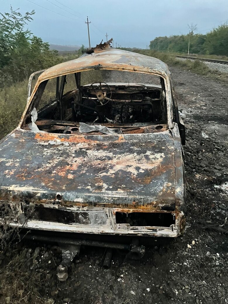 На Харківщині виявили евакуаційну колону, розстріляну російською ДРГ. Відомо про 24 загиблих, серед них - 13 дітей та вагітна жінка 06