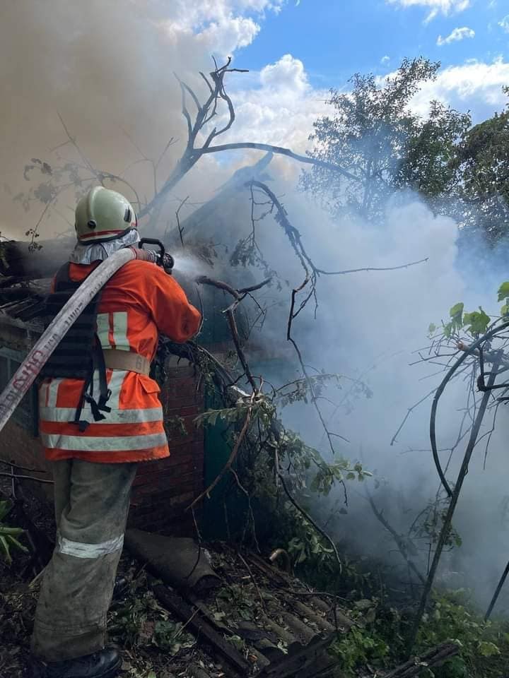 За сутки в Харьковской области произошло 12 пожаров, вызванных обстрелами РФ. Есть погибшие, - ГСЧС 01