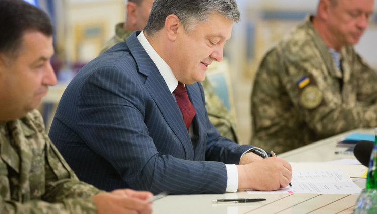 Poroshenko signs law on SOF, declares July 29 Day of SOF. PHOTOS