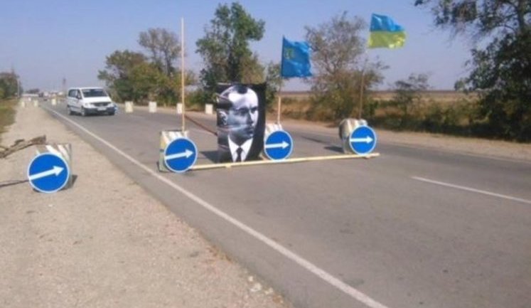 Activists installed portrait of Bandera at Chonhar border crossing point. PHOTO